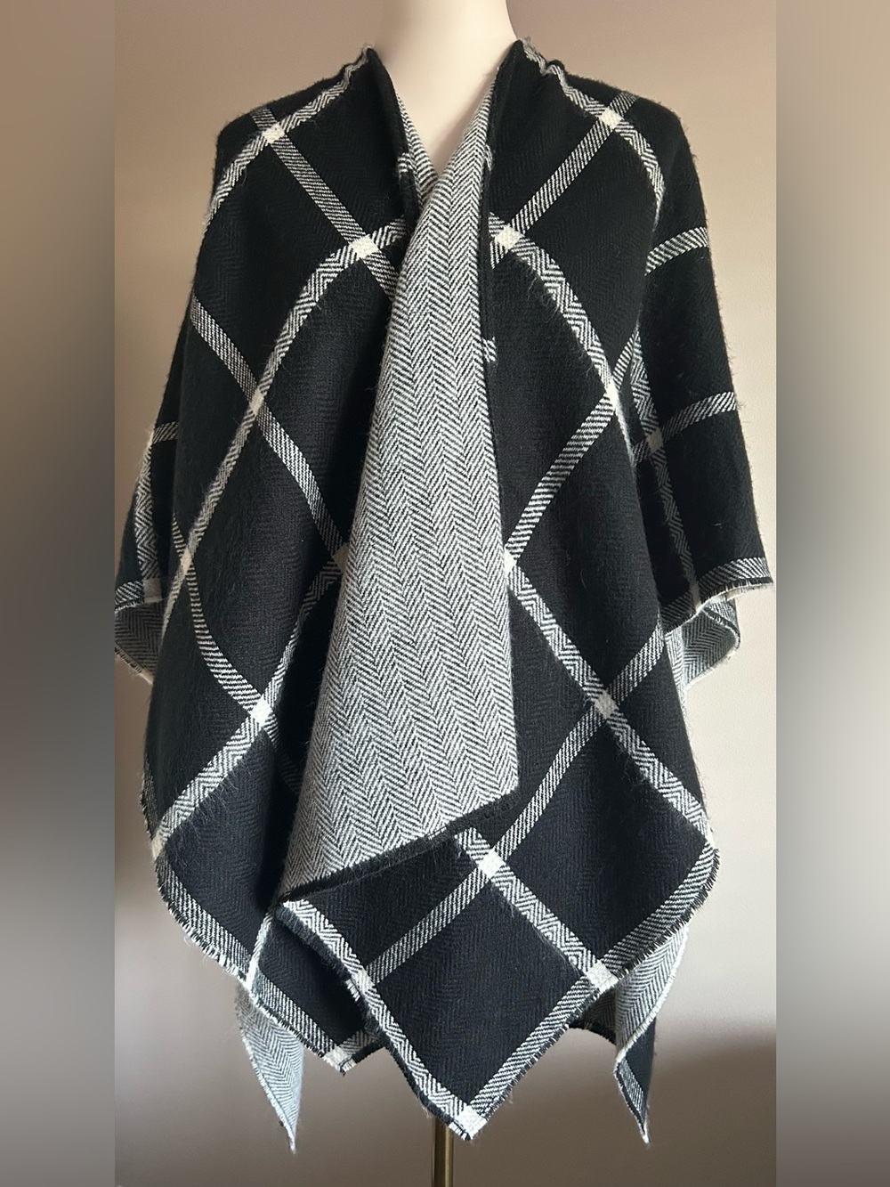 NWT - Lauren Ralph Lauren Reversible Plaid /Herringbone Ruana in Ivory & Black